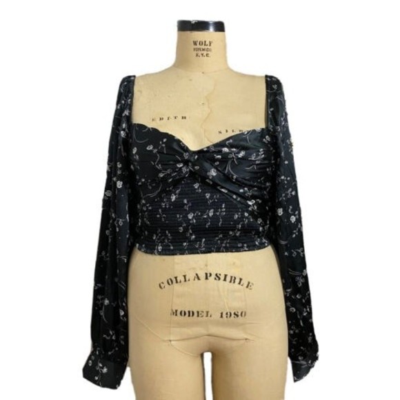 Urban Outfitters Tops - NWT Urban Outfitters black white floral print crop balloon sleeve blouse sz Med